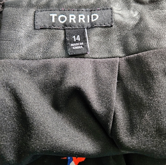 Torrid print skirt  size 14 - Picture 4 of 4